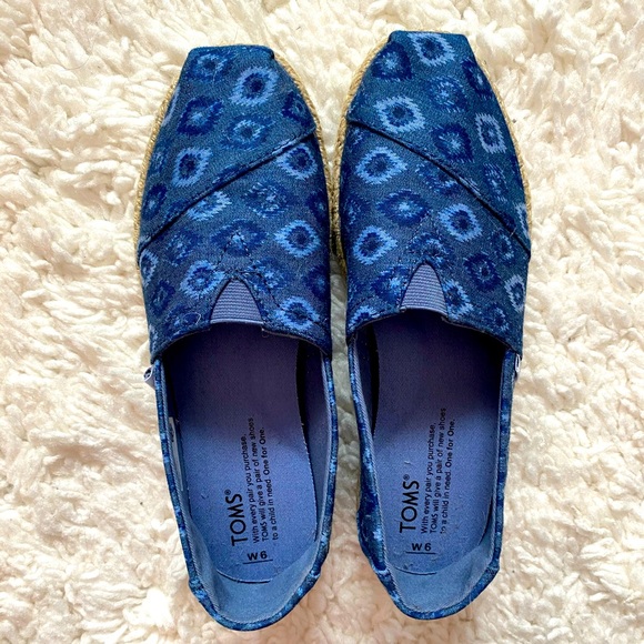 Tom’s Blue Washed Denim Flats - Picture 2 of 5